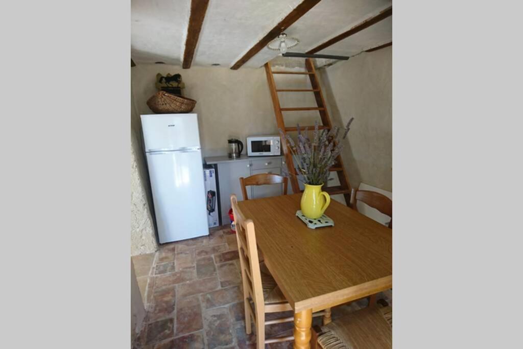 Cabanon Entoure De Montagnes Et D'Oliviers Villa Nyons Eksteriør billede