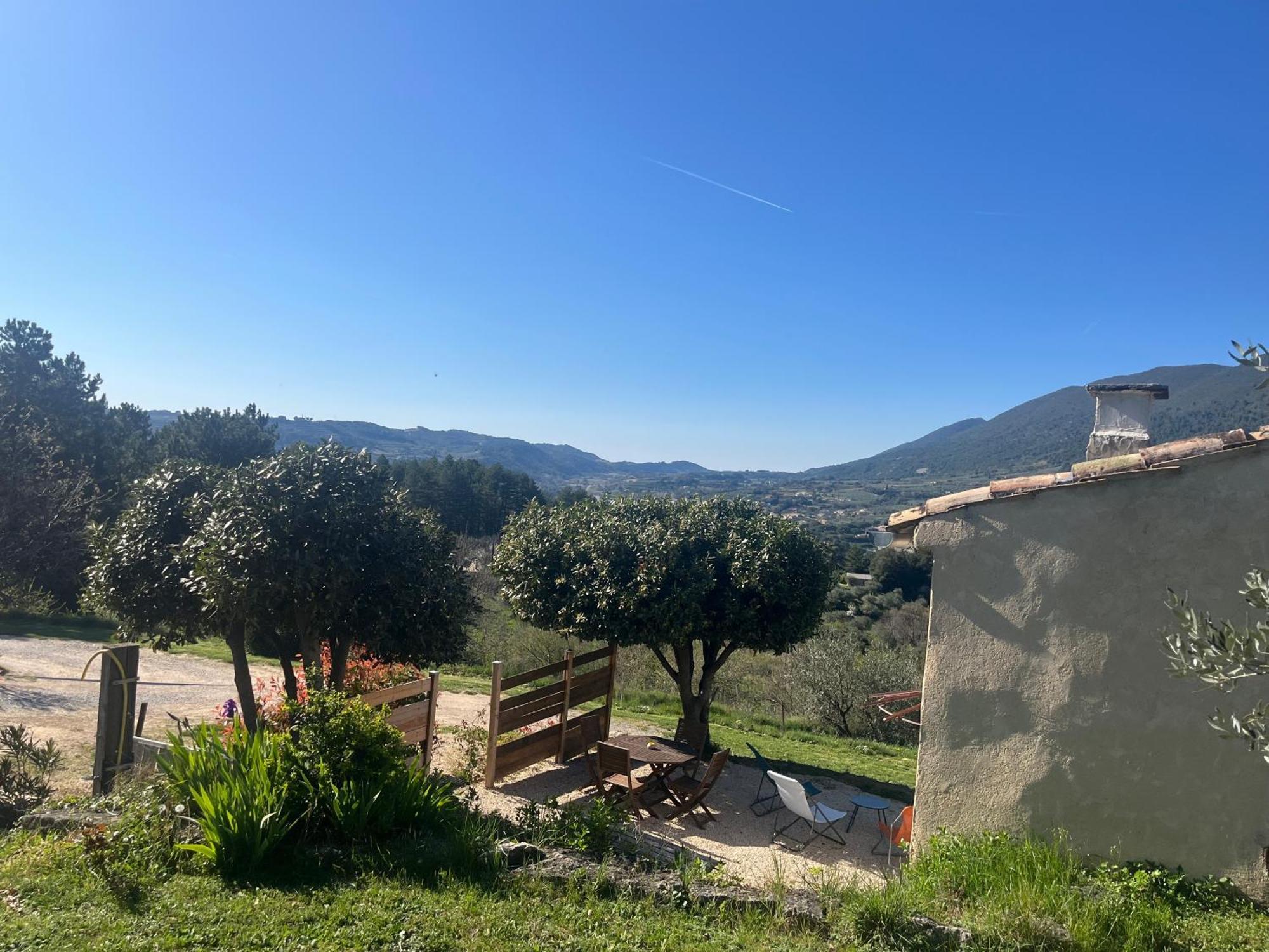 Cabanon Entoure De Montagnes Et D'Oliviers Villa Nyons Eksteriør billede